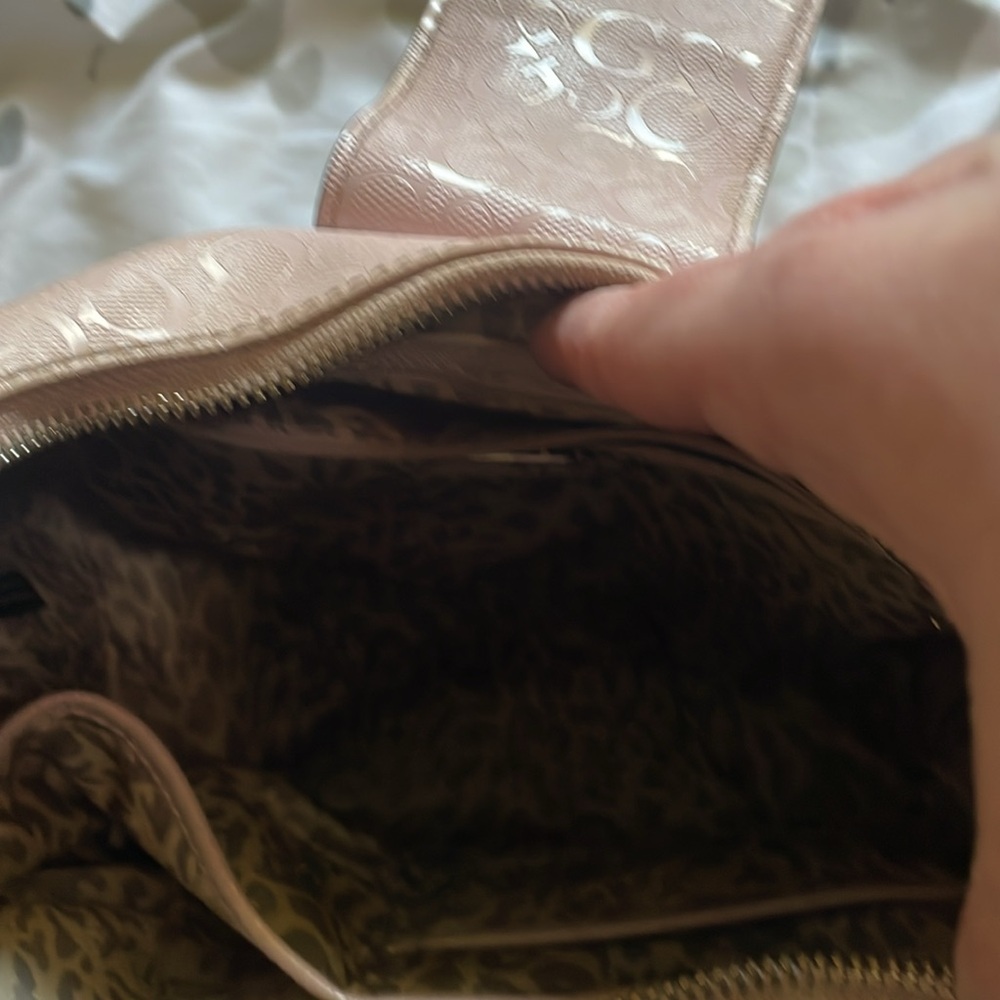 Blush Guess purse - Picture 3 of 4